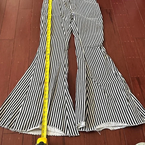 Blank Paige Black & White Striped Ultra Flare Jeans Size Large - Picture 10 of 17
